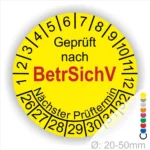 Gelbes Prüfzeichen mit der Aufschrift "Geprüft nach BetrSichV" und Angaben zum nächsten Prüftermin, geeignet für Geräte mit einem Durchmesser von 20-50 mm.