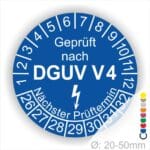 Prüfplakette rund mit Text geprüft nach DGUV V 4 danach Elektropfeil und Text Nächster Prüftermin. Plaketten Farbe- Blau und Text in Weiß. Monatszahlen oben und Jahreszahlen unten beginnend mit Startjahr- 26. Durchmesser 20-50mm frei wählbar.