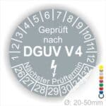 Prüfplakette rund mit Text geprüft nach DGUV V 4 danach Elektropfeil und Text Nächster Prüftermin. Plaketten Farbe- Grau und Text in Weiß. Monatszahlen oben und Jahreszahlen unten beginnend mit Startjahr- 26. Durchmesser 20-50mm frei wählbar.
