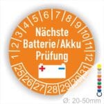 Prüfplaketten, Serviceaufkleber rund, Farbe- Orange, Text "Nächste Batterie/Akku Prüfung" in Weiss. Icon Batterie, Startjahr- 25, Monatszahlen Oben und Jahreszahlen Unten in Kreisform.
