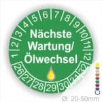 Prüfetiketten, Prüfaukleber rund, Farbe- Gruen, Text "Nächste Wartung/Ölwechsel" in Weiß. Startjahr- 24, Monatszahlen Oben und Jahreszahlen Unten in Kreisform, über den Jahreszahlen ein Öltropfen als Icon/Piktogramm in Gelb.
