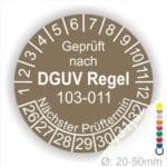 Prüfplakette, Wartungsaufkleber runde Form mit Text geprüft nach DGUV Regel 103-011 Nächster Prüftermin. Plaketten Farbe- Braun und Text in Weiss. Monatszahlen oben und Jahreszahlen unten beginnend mit Startjahr- 26 zur Prüfung Elektrotechnik die BG Regel Arbeiten unter Spannung
