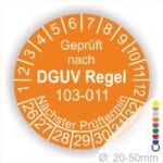 Prüfplakette, Servisesticker runde Form mit Text geprüft nach DGUV Regel 103-011 Nächster Prüftermin. Plaketten Farbe- Orange und Text in Weiss. Monatszahlen oben und Jahreszahlen unten beginnend mit Startjahr- 26 zur Prüfung Elektrotechnik die BG Regel Arbeiten unter Spannung