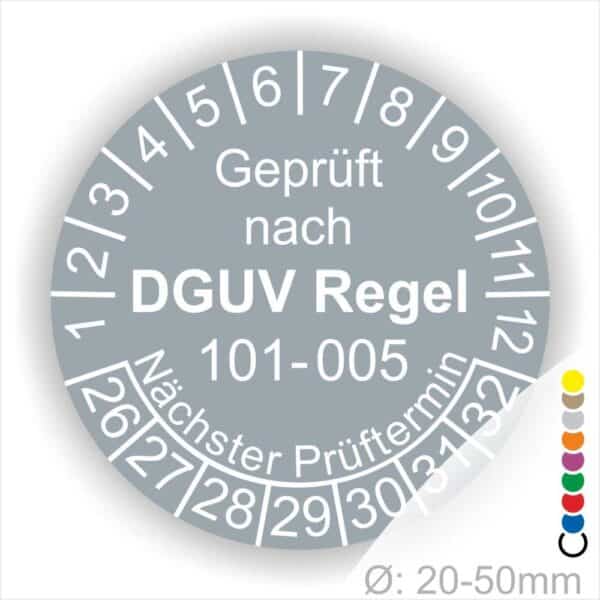 Prüfplakette, Wartungsplakette runde Form mit Text geprüft nach DGUV Regel 101-005 Nächster Prüftermin. Plaketten Farbe- Grau und Text in Weis. Monatszahlen oben und Jahreszahlen unten beginnend mit Startjahr- 26 zur Prüfung von Hochziehbare Personenaufnahmemittel