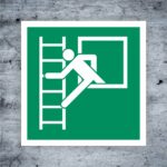 Notausstieg mit Fluchtleiter ASR A1.3 DIN EN ISO 7010 E016