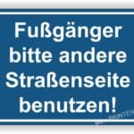 Hinweis für Fußgänger, die an einer Straße gehen: Bitte die andere Straßenseite benutzen.