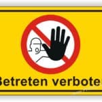 Schild mit der Aufschrift "Betreten verboten" und einem Symbol, das das Betreten eines Bereichs untersagt, auf gelbem Hintergrund.