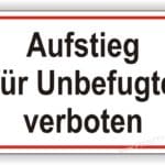 Schild mit der Aufschrift "Aufstieg für Unbefugte verboten", das auf ein Betretungsverbot hinweist.
