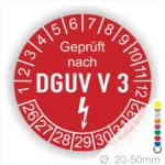 Roter Prüfaufkleber mit der Aufschrift "Geprüft nach DGUV V 3", der zur Kennzeichnung von Geräten mit einem Durchmesser von 20-50 mm verwendet wird.