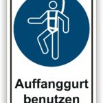 Sicherheitszeichen, das die Verwendung eines Auffanggurtes anzeigt, mit einer grafischen Darstellung einer Person, die einen Auffanggurt trägt.