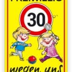 Schild mit einer Geschwindigkeitsbegrenzung von 30 km/h, das spielende Kinder zeigt, um auf die Sicherheit von Fußgängern hinzuweisen. Bunte Illustration mit einem Jungen und einem Mädchen, die miteinander spielen.