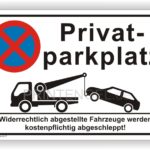Privatparkplatz Parkverbot mit Abschleppwagen Schild
