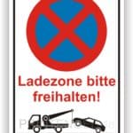 Schild mit dem Hinweis "Ladezone bitte freihalten!" und einem Symbol für das Abschleppen von Fahrzeugen, um auf die Notwendigkeit der Freihaltung von Ladezonen hinzuweisen.