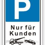 Parkplatzschild mit der Aufschrift "Nur für Kunden", das das Parken für autorisierte Fahrzeuge anzeigt.