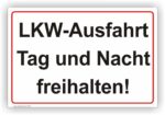 LKW-Ausfahrt Tag und Nacht freihalten Schild