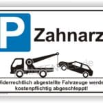 Hinweisschild für das Parken vor einer Zahnarztpraxis, das auf das Abschleppen von falsch parkenden Fahrzeugen hinweist.
