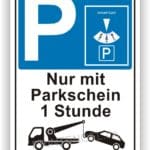 Parkhinweisschild mit der Aufschrift "Nur mit Parkschein 1 Stunde" und Symbolen für Parken und Abschleppen.