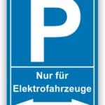 Parkplatzschild für Elektrofahrzeuge mit blauer Hintergrundfarbe und dem Hinweis „Nur für Elektrofahrzeuge“.