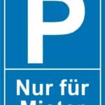 Parkplatzschild mit der Aufschrift "Nur für Mieter" auf blauem Hintergrund, das die Nutzung des Parkplatzes für Mieter kennzeichnet.