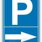 Parkplatzschild mit einem großen 'P' und einem Pfeil nach rechts, das auf einen Parkplatz hinweist.