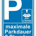 Parkverbotszeichen mit blauer Hintergrundfarbe, das die maximale Parkdauer von 2 Stunden anzeigt. Ideal für die Nutzung in städtischen Parkbereichen.