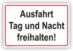 Ausfahrt Tag und Nacht freihalten Schild