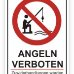 Schild mit dem Hinweis "Angeln verboten" und einer grafischen Darstellung eines Anglers, der durch ein rotes Verbotssymbol gekennzeichnet ist.