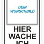 Ein Schild mit dem Text "Hier wache ich" und dem Platzhalter "Dein Wunschbild", ideal für personalisierte Sicherheits- oder Wachschilder.