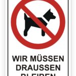 Schild mit einem Hundesymbol und dem Hinweis "Wir müssen draußen bleiben", das auf ein Hundeverbot hinweist.