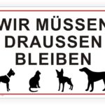 Schild mit der Aufschrift "Wir müssen draußen bleiben" und Silhouetten von verschiedenen Tieren, darunter Hunde und Katzen.