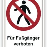 Verkehrsschild mit dem Hinweis „Für Fußgänger verboten“, das eine durchgestrichene Figur zeigt, die das Betreten des Bereichs als Fußgänger untersagt.