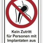 Schild mit Verbotssymbol, das darauf hinweist, dass Personen mit Implantaten aus bestimmten Materialien keinen Zutritt haben.