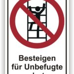 Schild mit Verbotssymbol für das Besteigen von Leitern, gekennzeichnet mit "Besteigen für Unbefugte verboten".