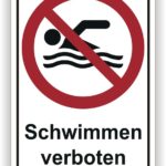 Schild mit der Aufschrift "Schwimmen verboten", das symbolisch das Schwimmen in einem bestimmten Bereich untersagt.