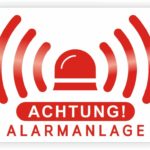 Achtung! Alarmanlage-Symbol mit rotem Warnlicht und Schallwellen, das auf eine Sicherheitswarnung hinweist.
