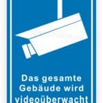 Sicherheitszeichen für Videoüberwachung eines Gebäudes mit Kamera und Hinweistext.