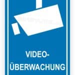 Schild zur Videoüberwachung mit einem blauen Hintergrund und einem Kamerasymbol, das die Überwachung von Bereichen anzeigt. Ideal für Sicherheitsanwendungen und zur Information über Videoüberwachungssysteme.