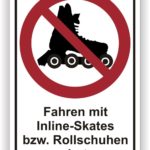 Verbotsschild für das Fahren mit Inline-Skates und Rollschuhen, rot durchgestrichenes Skate-Symbol auf weißem Hintergrund.