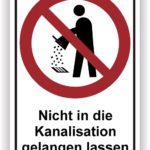Symbol für ein Verbotsschild, das darauf hinweist, dass keine Stoffe in die Kanalisation gelangen dürfen. Es zeigt eine Person, die mit einer Gießkanne etwas ausschüttet, mit einem roten Durchgestrichen-Symbol.