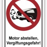 Hinweis-Schild zur Sicherheit: Motor abstellen, um Vergiftungsgefahr durch Abgase zu vermeiden.