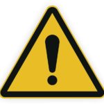 Warnschild mit schwarzem Ausrufezeichen auf gelbem Hintergrund, das auf eine mögliche Gefahr oder Vorsicht hinweist.