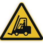 Achtungsschild für Gabelstapler mit Fahrer, das auf potenzielle Gefahren im Arbeitsbereich hinweist.