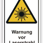 Warnschild mit gelbem Dreieck und schwarzem Symbol, das vor Laserstrahlen warnt, mit der Aufschrift „Warnung vor Laserstrahl“ in deutscher Sprache.
