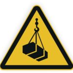 Warnschild für Baustellen mit Kran und Lasten, gelber Hintergrund, schwarze Umrandung.