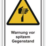 Warnschild mit der Aufschrift "Warnung vor spitzem Gegenstand" in einem gelben Dreieck, das auf mögliche Gefahren hinweist.