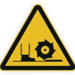 Warnschild für Schnittgefahr mit einem Fuß und einer Kreissäge, gelbes Dreieck mit schwarzem Symbol.