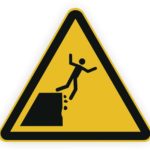 Achtungsschild mit Symbol für Sturzgefahr, zeigt eine Person, die von einer Kante fällt. Ideal für Sicherheitsanwendungen und Warnhinweise.
