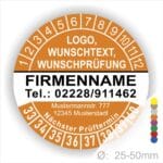 Orangene runde Prüfplakette mit Jahres- und Monatsring zur Markierung des nächsten Prüftermins, individuell beschriftbar mit Firmenname, Logo, Telefonnummer und Wunschtext. Größen 25–50 mm, selbstklebend.