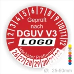 Rotes Prüfplakett mit der Aufschrift "Geprüft nach DGUV V3", zeigt nächste Prüftermine und Durchmesser von 25-50 mm an.