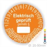 Pruefplakette mit Text Elektrisch geprüft gemäß Paragrapf als Zeichen und Beschriftungfeld zum eintragen des Paragraphs Farbe- Orange Startjahr- 26 mit Monatszahlen Oben und Jahreszahlen Unten Form ist Rund